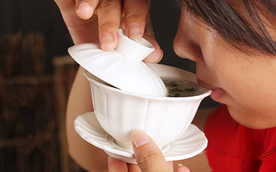 三才蓋碗的正確拿法，三才蓋碗抓碗法圖解