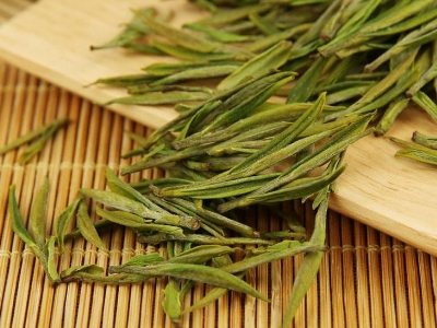 安吉白茶的功效與作用，簡(jiǎn)單概括安吉<a href=http://www.zzsas.com/fenlei/baicha/ target=_blank class=infotextkey>白茶功效</a>