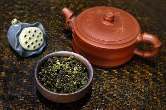 泡大紅袍、肉桂和水仙可以用一個(gè)紫砂壺嗎，可以摻一起沖泡么？