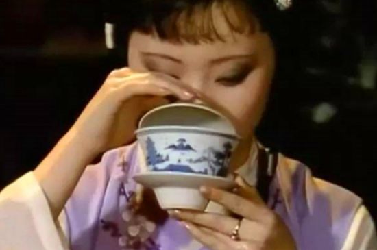 女士喝茶優(yōu)雅姿勢(shì)，女士正確喝茶姿勢(shì)禮儀