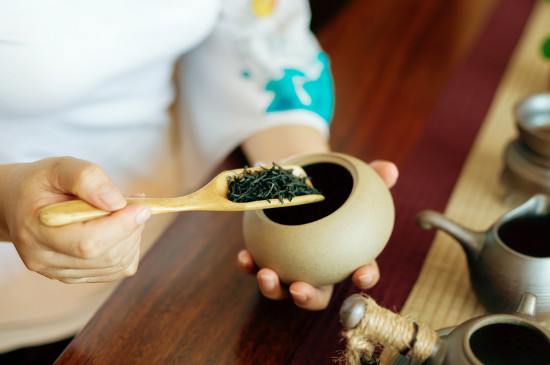 女人喝茶要行扣茶禮嗎，叩茶禮女士能用嗎？