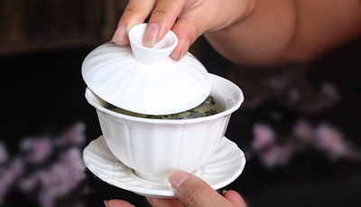 三才蓋碗的正確拿法，三才蓋碗抓碗法圖解