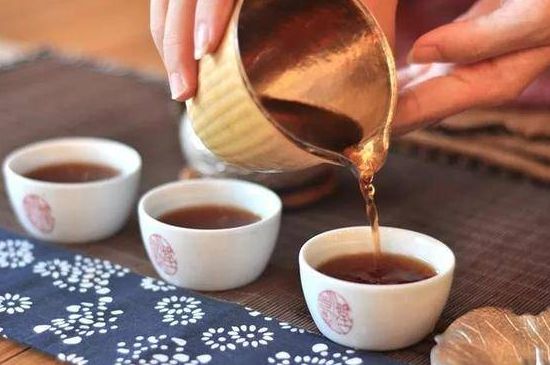 喝茶茶桌上的禮儀有哪些，泡茶待客十大禮儀不可不做！