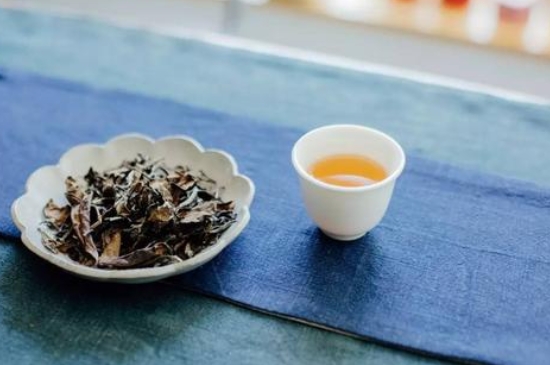 福鼎白茶能長時(shí)間悶泡嗎，老白茶可以悶著喝嗎？