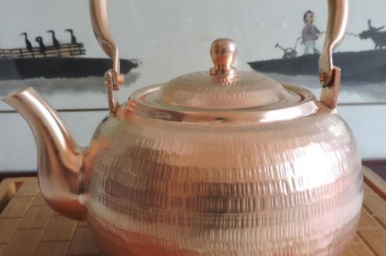 用銅壺?zé)惺裁唇?，銅壺煮水的兩大忌諱和好處