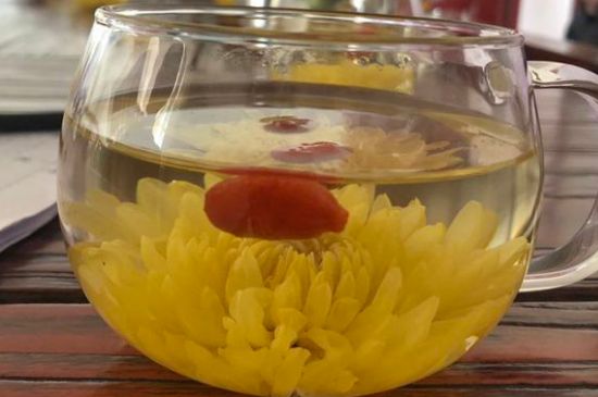 晚上可以喝菊花茶泡水嗎，睡覺前能不能喝菊花茶？