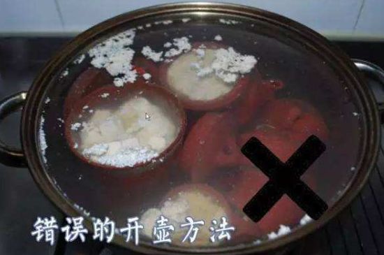 開壺放豆腐是錯(cuò)誤的，新買的紫砂壺正確開壺建議