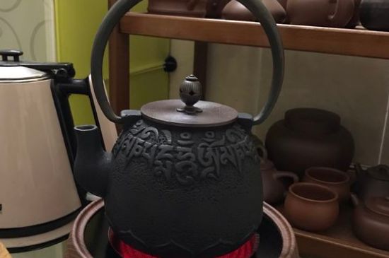 鐵壺生銹燒的水有害嗎，鐵壺內(nèi)壁生銹怎么辦