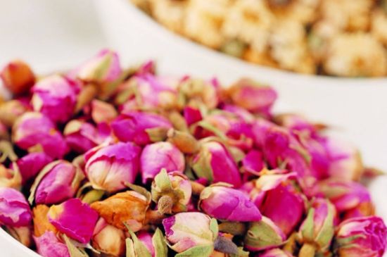 玫瑰花的最佳搭配，喝玫瑰花茶搭配什么喝好？