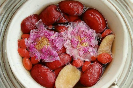 喝玫瑰花茶能祛斑嗎，玫瑰花茶有祛斑的功效嗎？