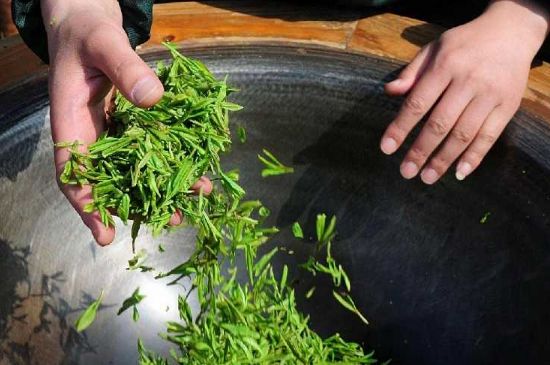 龍井茶炒茶葉怎么炒出好茶色，茶葉怎樣做出來最綠？