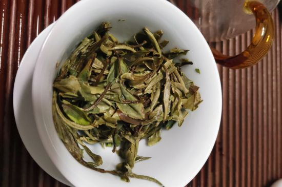 7年壽眉和2年白牡丹哪個好，老白茶壽眉與白牡丹的口感區(qū)別