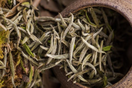 福鼎白茶要喝老的嗎，為什么喝白茶要喝老茶存新茶？