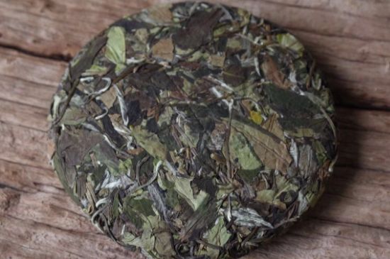 怎么撬老白茶茶餅不容易碎，福鼎白茶如何撬茶方法