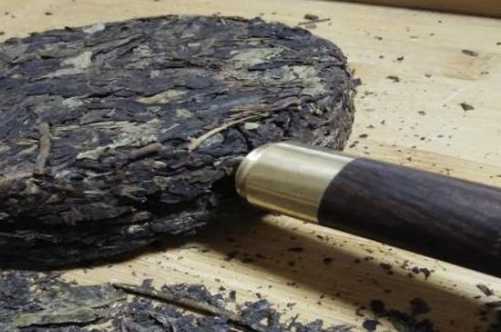 伏茶里的金花是黃曲霉素嗎，金花茯茶里的是什么菌