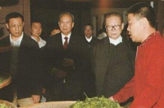 母樹大紅袍給誰喝了，為什么母樹大紅袍叫三棵六株？