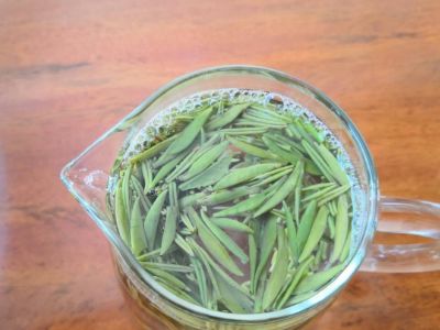 竹葉青和毛尖的區(qū)別，竹葉青和信陽(yáng)毛尖哪個(gè)好？