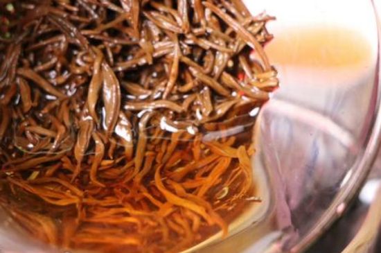 300塊錢的金駿眉能喝嗎，兩三百多金駿眉和一千多區(qū)別