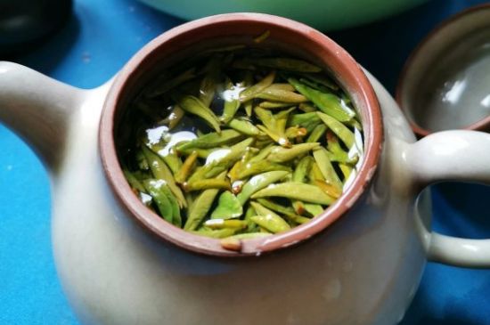 龍井茶放二年了能喝嗎，過期龍井茶的妙用！