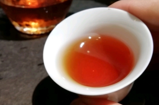 長期喝巖茶會上火嗎？巖茶這樣喝了容易上火！