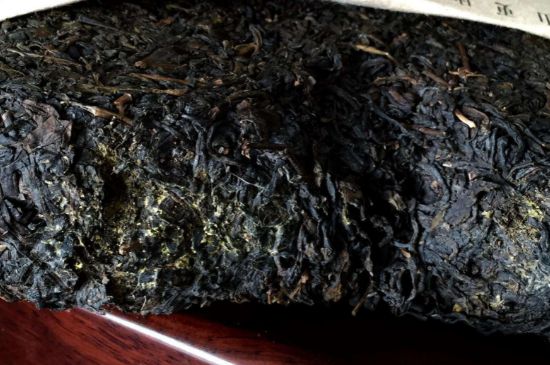 伏茶里的金花是黃曲霉素嗎，金花茯茶里的是什么菌