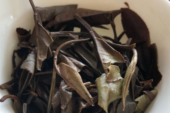 老白茶上火還是去火？夏季喝煮的老白茶會(huì)容易上火！