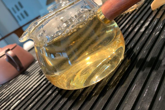 白毫銀針年份越久越好嗎，銀針白毫是否越陳越好