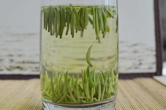 雀舌和竹葉青的區(qū)別，雀舌對比竹葉青圖片